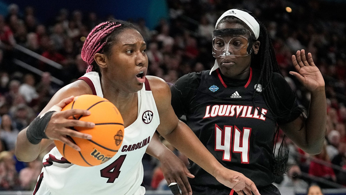 South Carolina’s Aliyah Boston dribbles